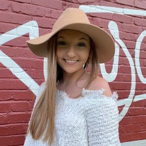 Meet your Posher, Madeline